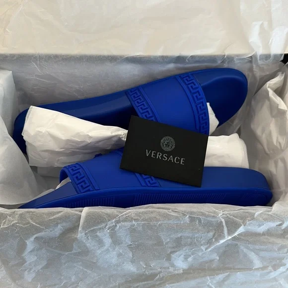 Men’s Versace Slides 😎😎😎 - Picture 7 of 9